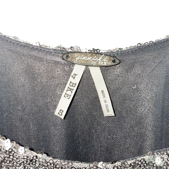 Gimmicks By BKE Pieced Silver Sequin Green & Gray Ombre Pixie Top Braided Strap - Picture 6 of 11